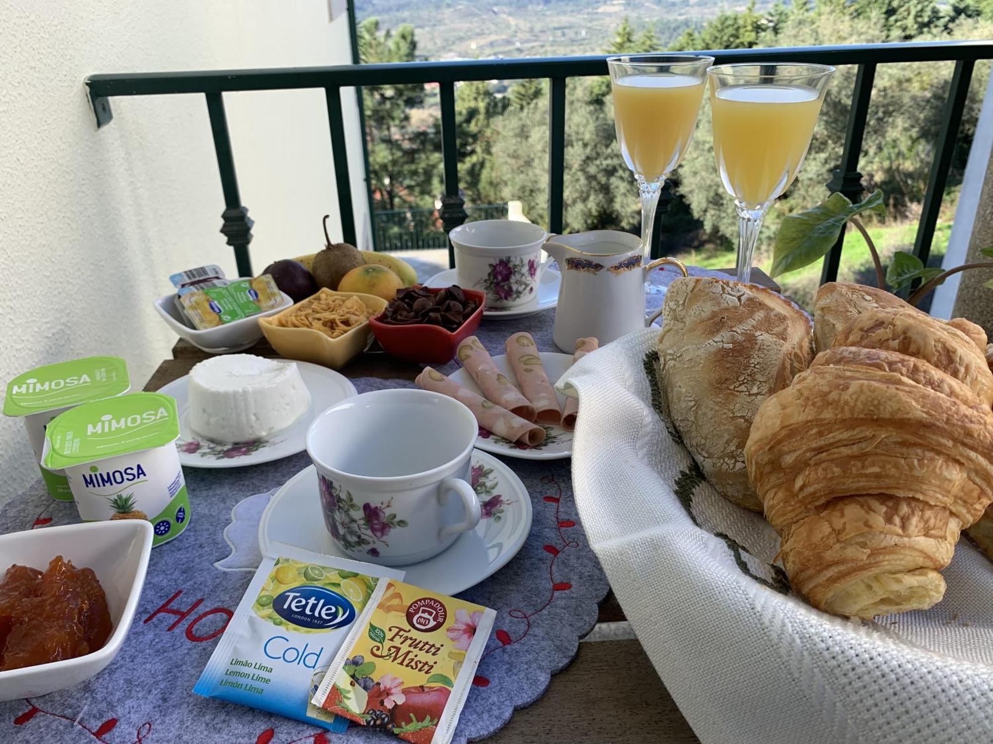 Bed and Breakfast Charming Cozy Retreat - Terrace & Private Balcony Коимбра Экстерьер фото